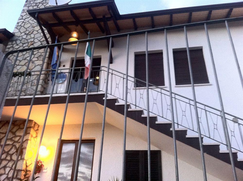 Guest House Villa De Ros Salò Dış mekan fotoğraf