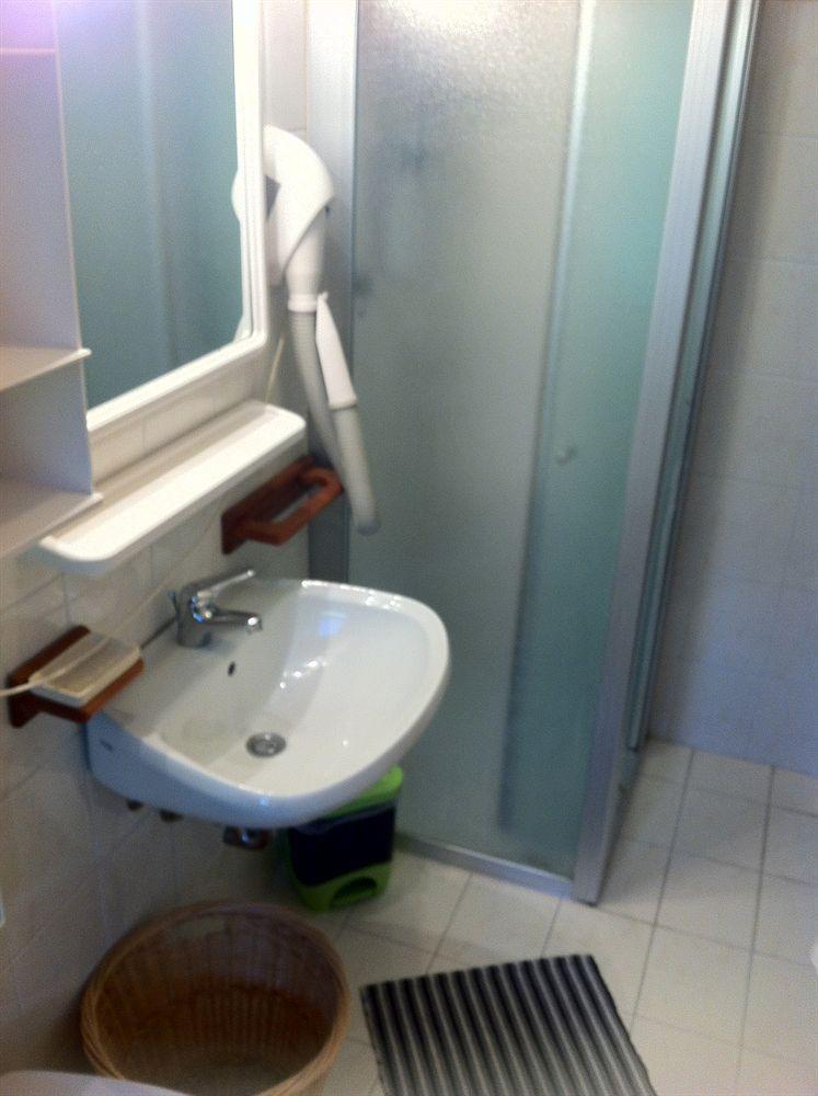 Guest House Villa De Ros Salò Dış mekan fotoğraf